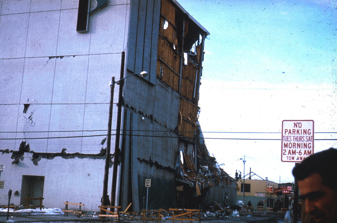 1280px-1964_Alaska_Quake_Penney_Bldg.jpg